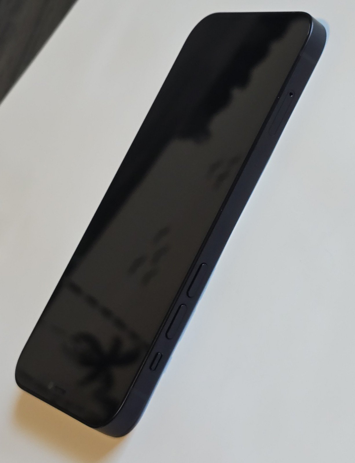 Cricket Wireless iPhone 12 5G 128GB Midnight Black 7E53