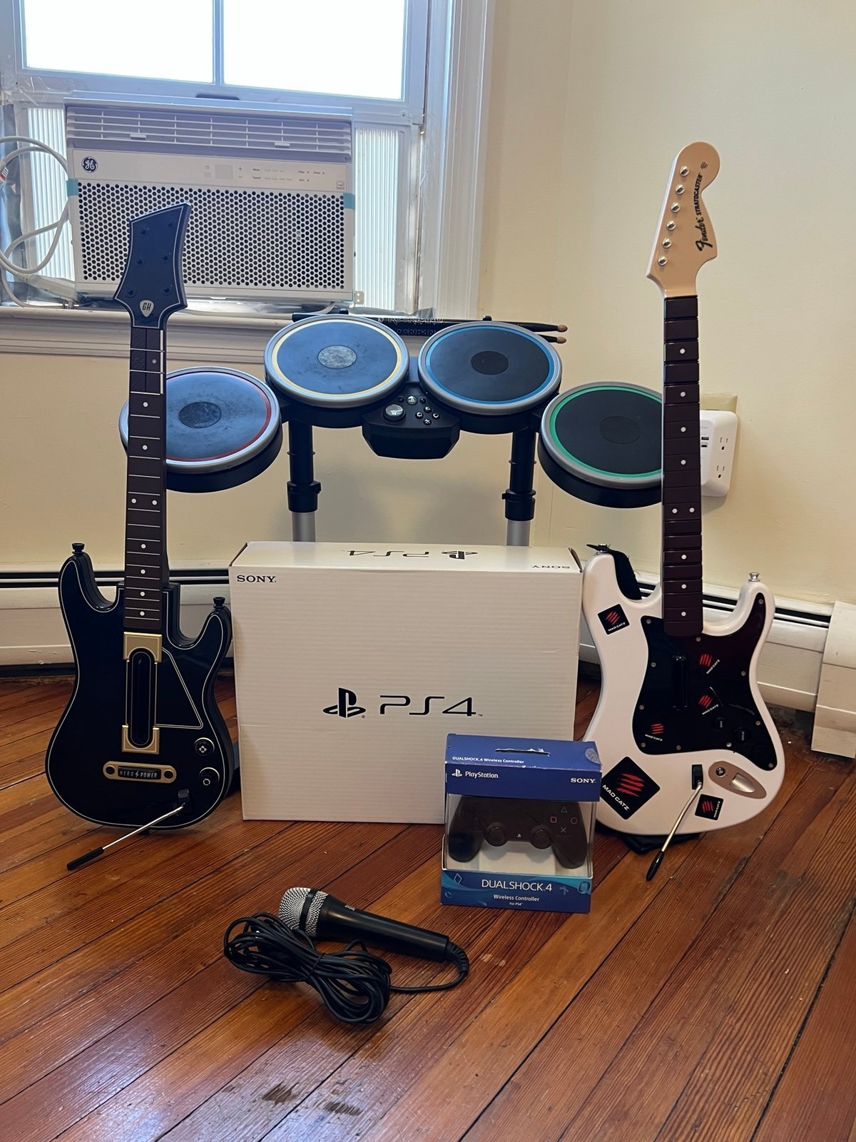 Rock Band 4 PS4 Wireless Bundle fender Guitar Drums Mic Console  PS5 PlayStation 7V37