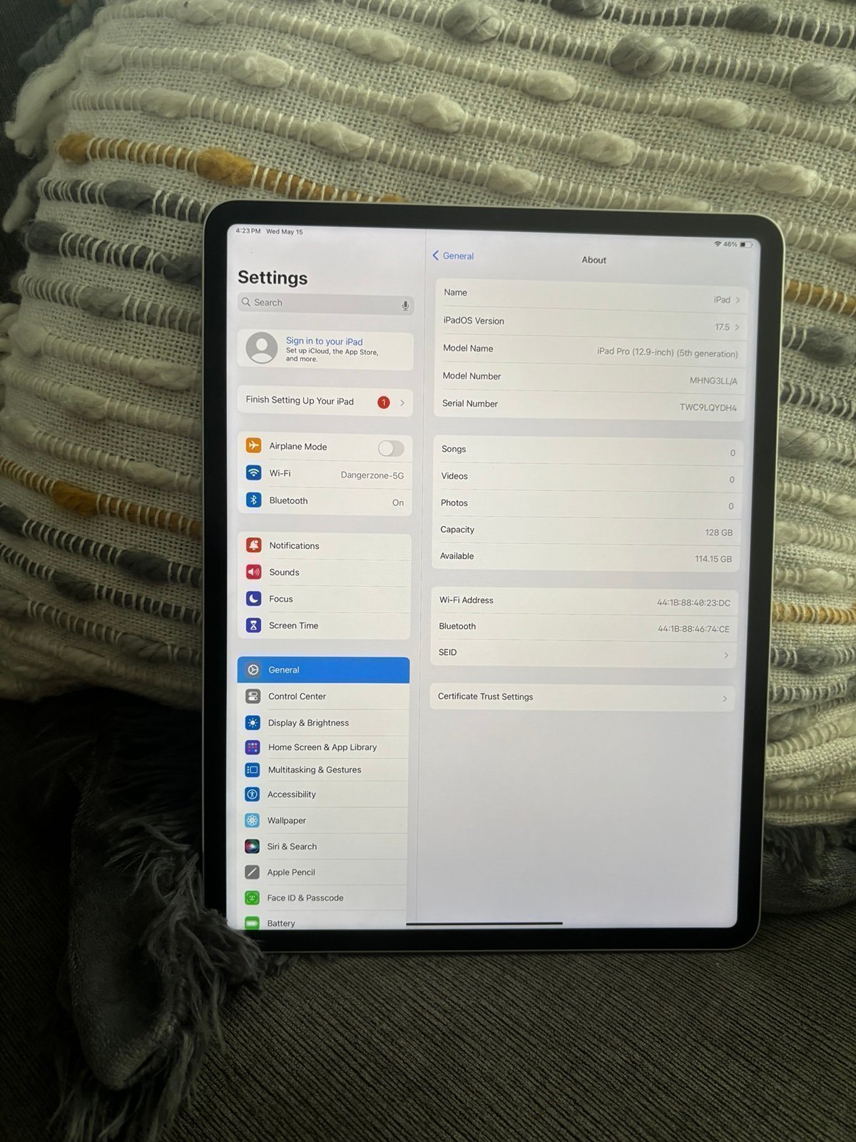 Apple iPad Pro 5th Generation 128 GB in Silver 12.9 5J73