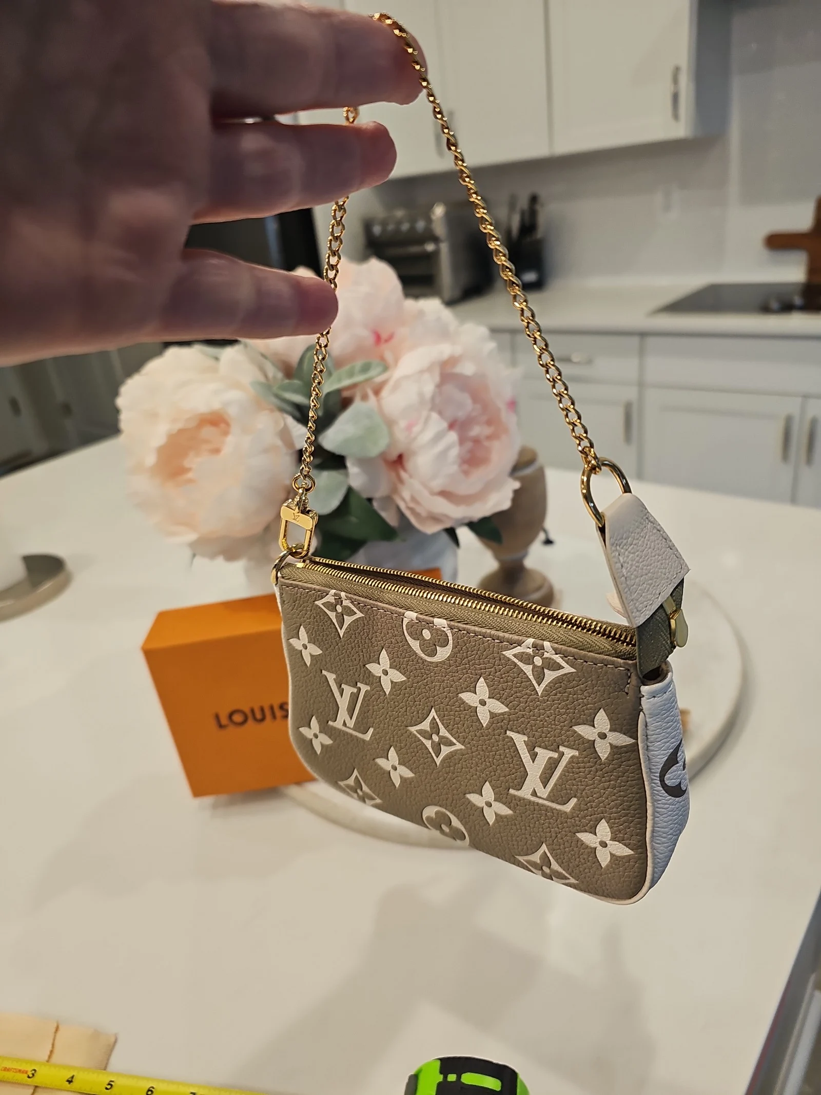 Louis Vuitton Empreinte Spring in the City Mini Pouchette Kaki khaki Beige Cream