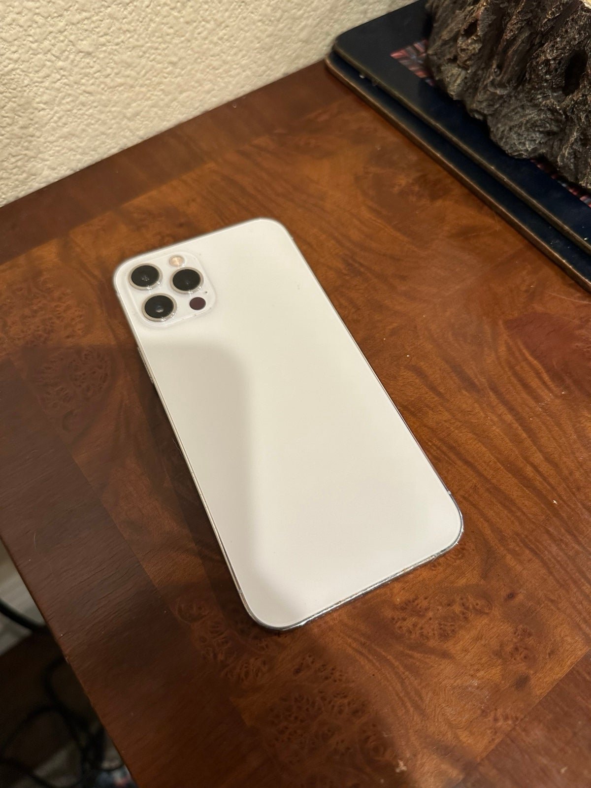 iPhone 12 Pro 512GB (Unlocked) + Case 1J21