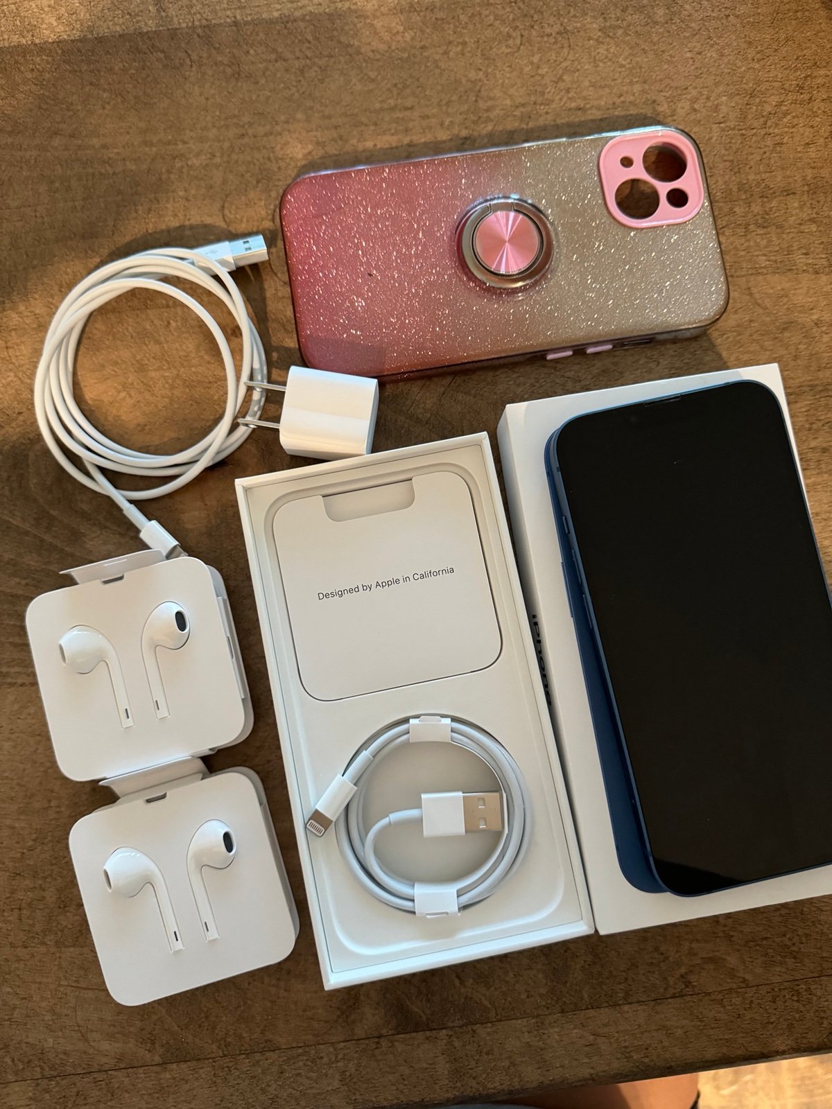 UNLOCKED IPhone 13 128 with extras GB in Blue 8N16