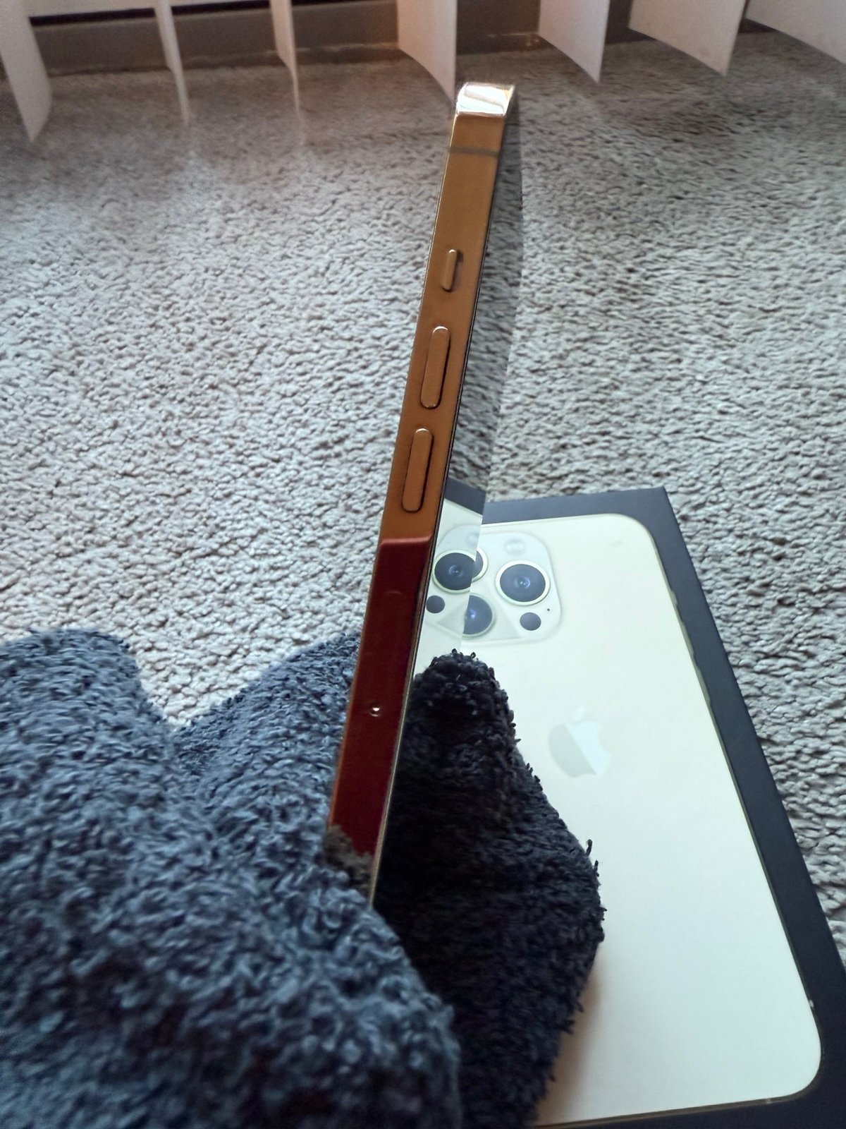 Apple iPhone 13 Pro 256 GB in Gold 1Z58