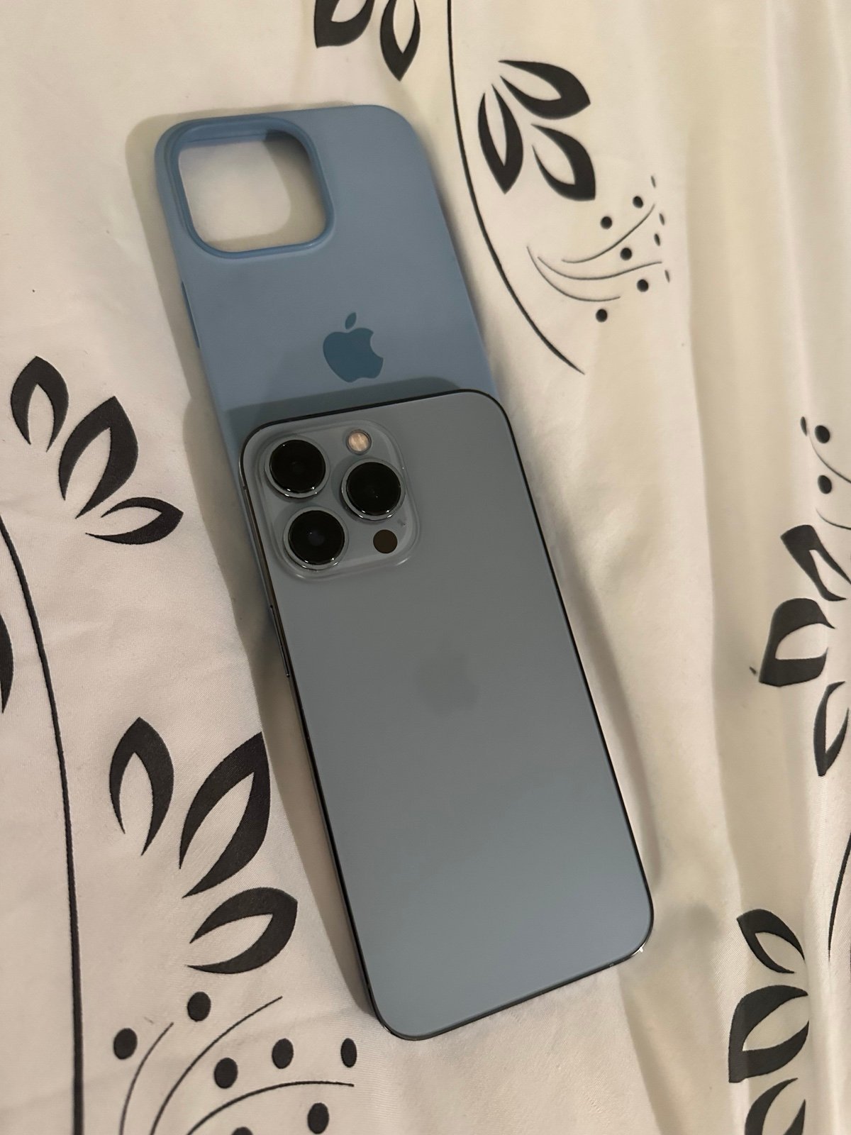 Apple iPhone 13 Pro 1 TB in Sierra Blue for Unlocked 9U32