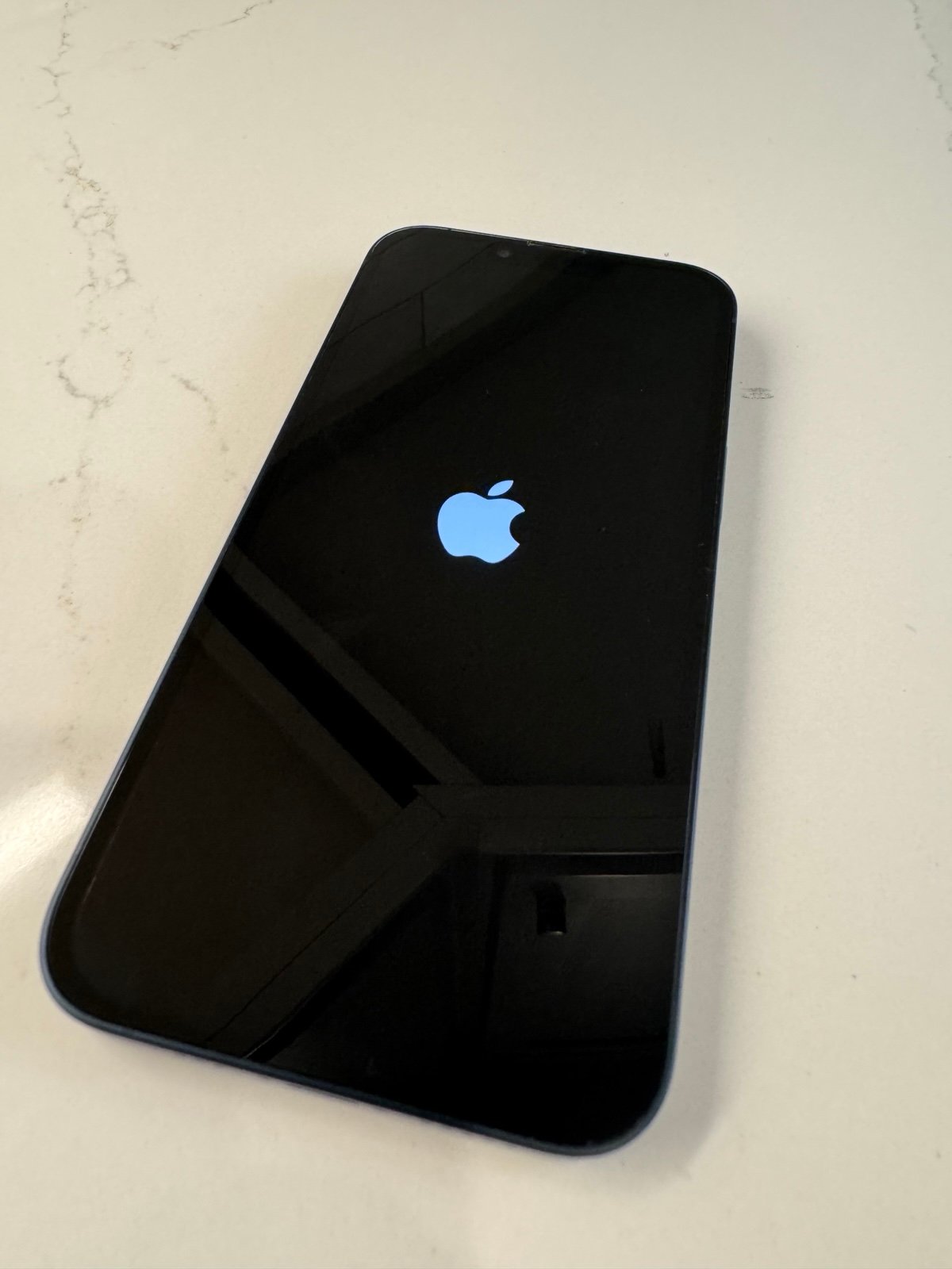 Apple iPhone 14 128 GB in Midnight - Unlocked 3H51