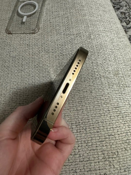 Iphone 13 pro max Gold 256 GB phone unlocked I DON'T ACCEPT OFFERS! 9A51