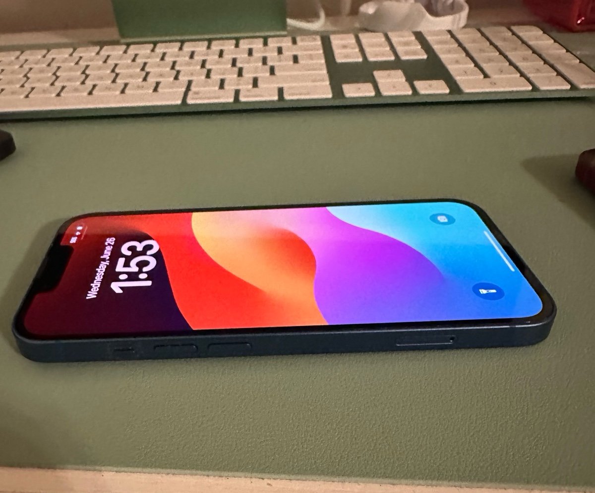 Apple IPhone 13 • 256 gb 9E31