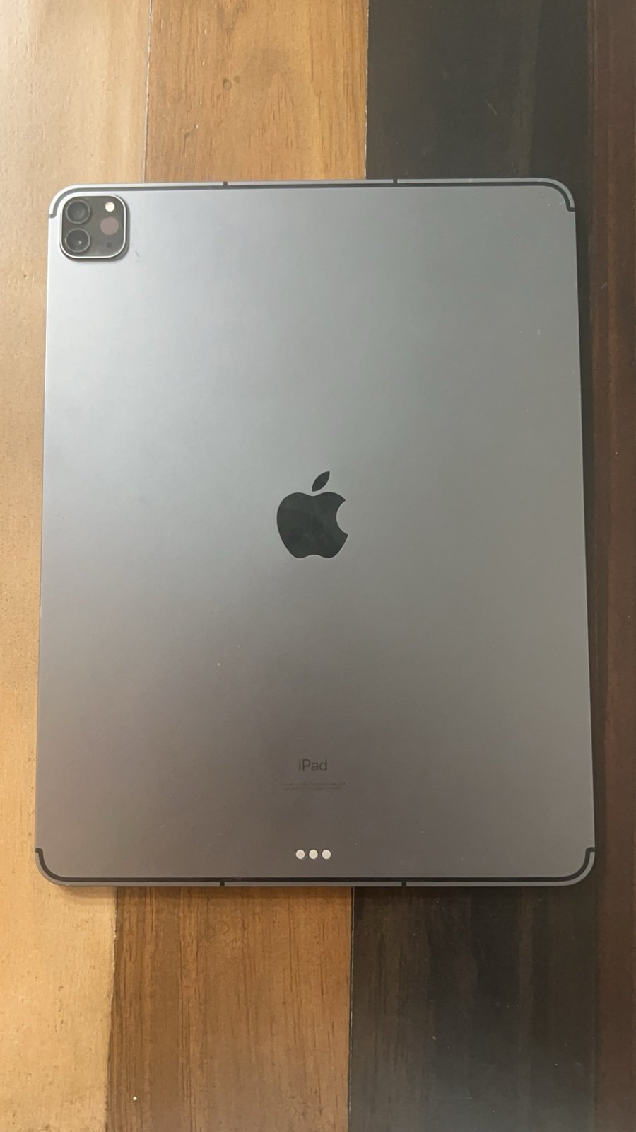 iPad Pro 12.9 5th Generation 8E76