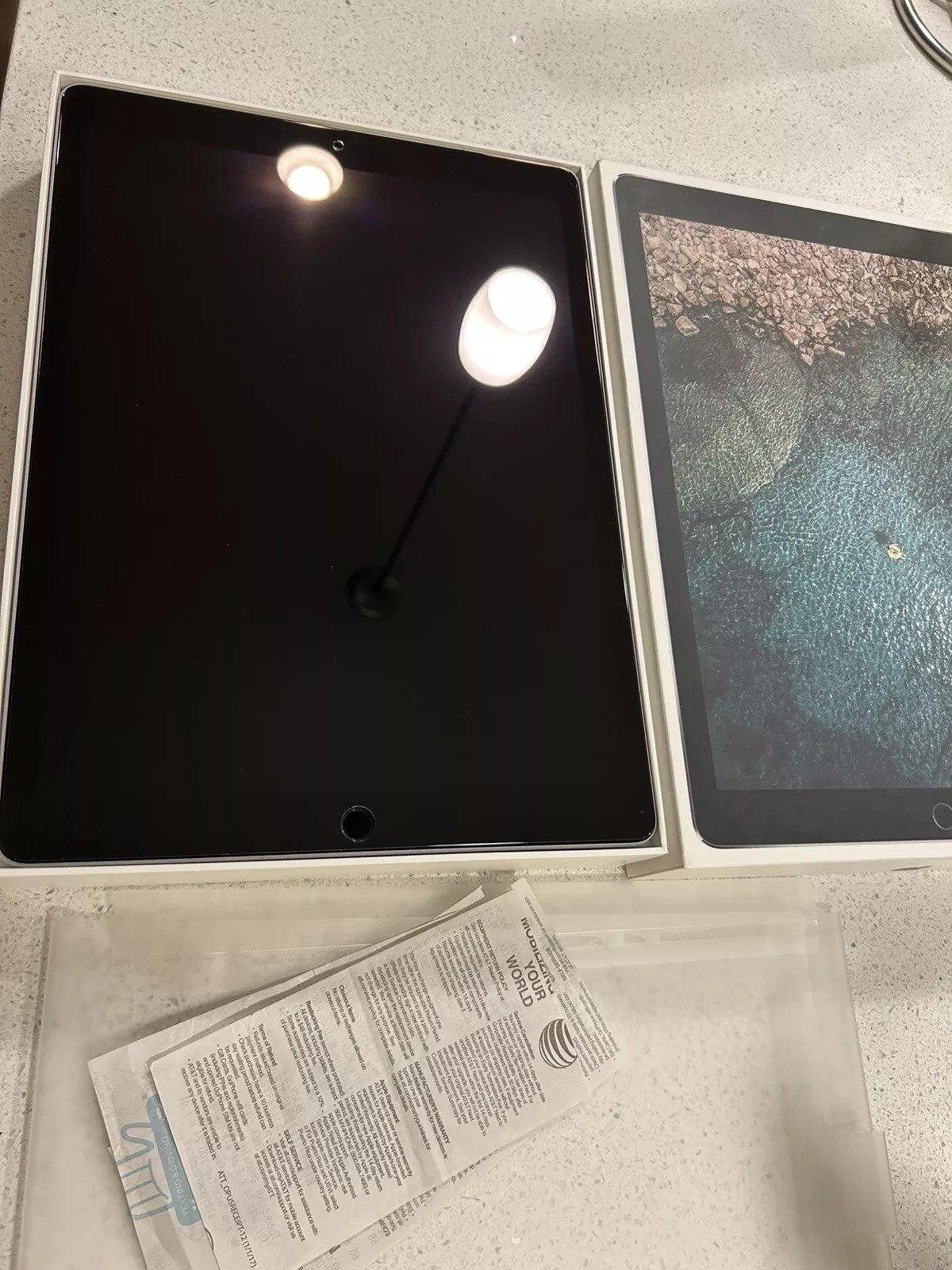 Apple iPad Pro 12.9” Wifi + Cellular 256GB Space Gray Unlocked Apple Keyboard 3G51