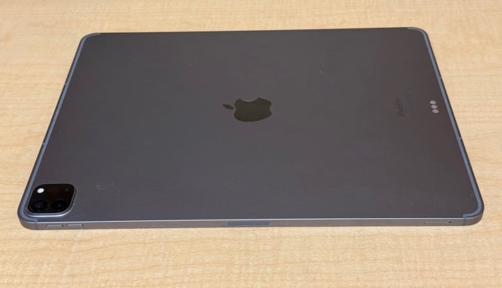 ACCESSORIES INCLUDED - M2 12.9