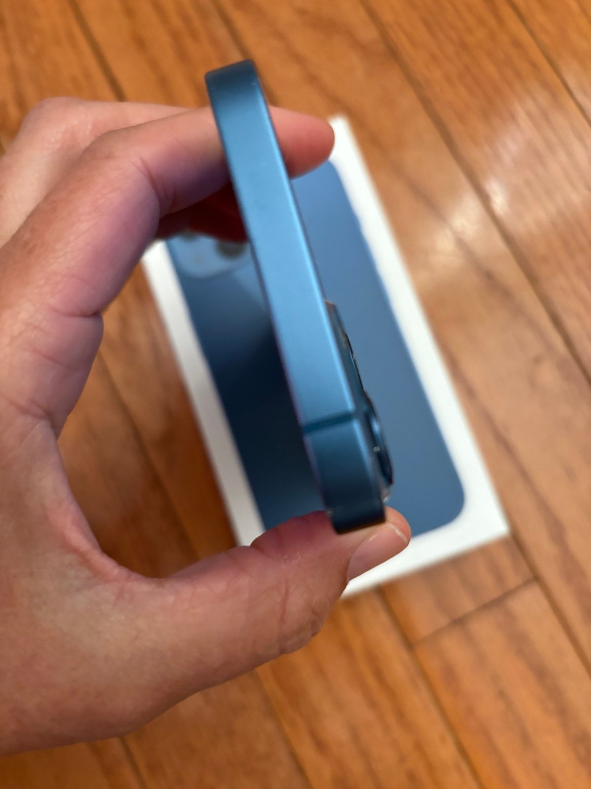 Unlocked Apple iPhone 13 128 GB in Blue UNLOCKED 8S96