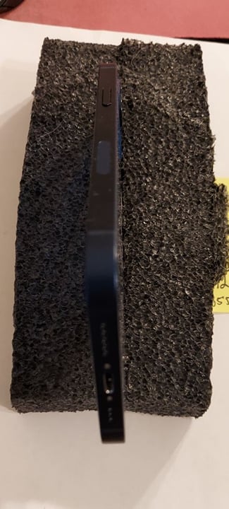 iphone 12 64 gb Blue Locked to Verizon Near Mint condition Battery health 100% 5V21