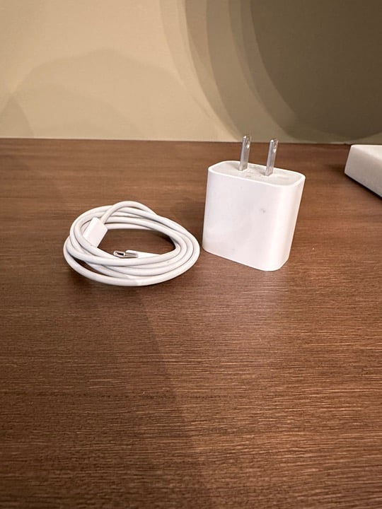 iPad Pro 11-inch (3rd Generation) Bundle 7L85