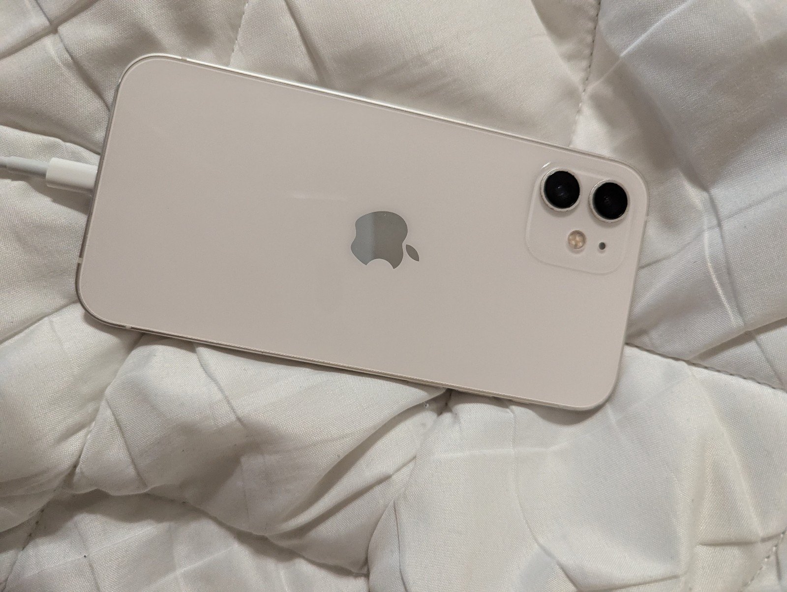 Apple iPhone 12 128 GB in White 8Y76