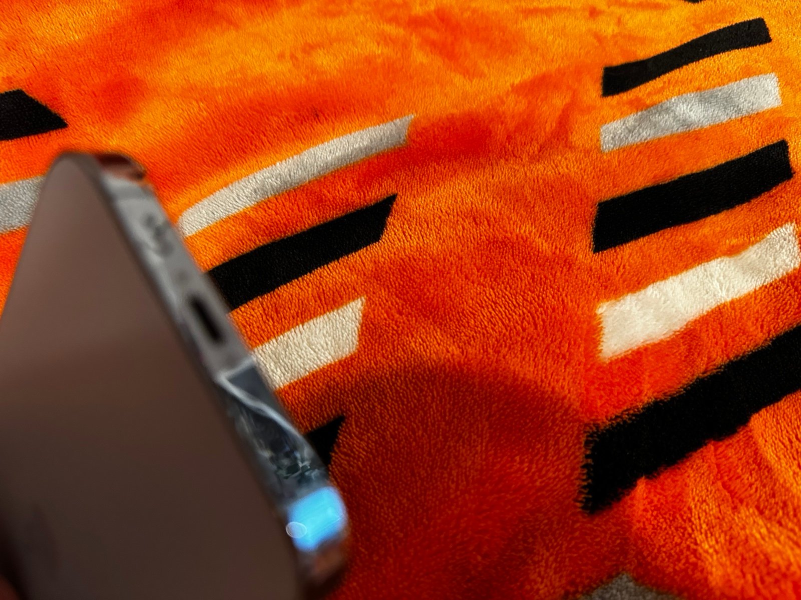 Apple iPhone 12 Pro Pacific Blue 256GB Unlocked 3C75