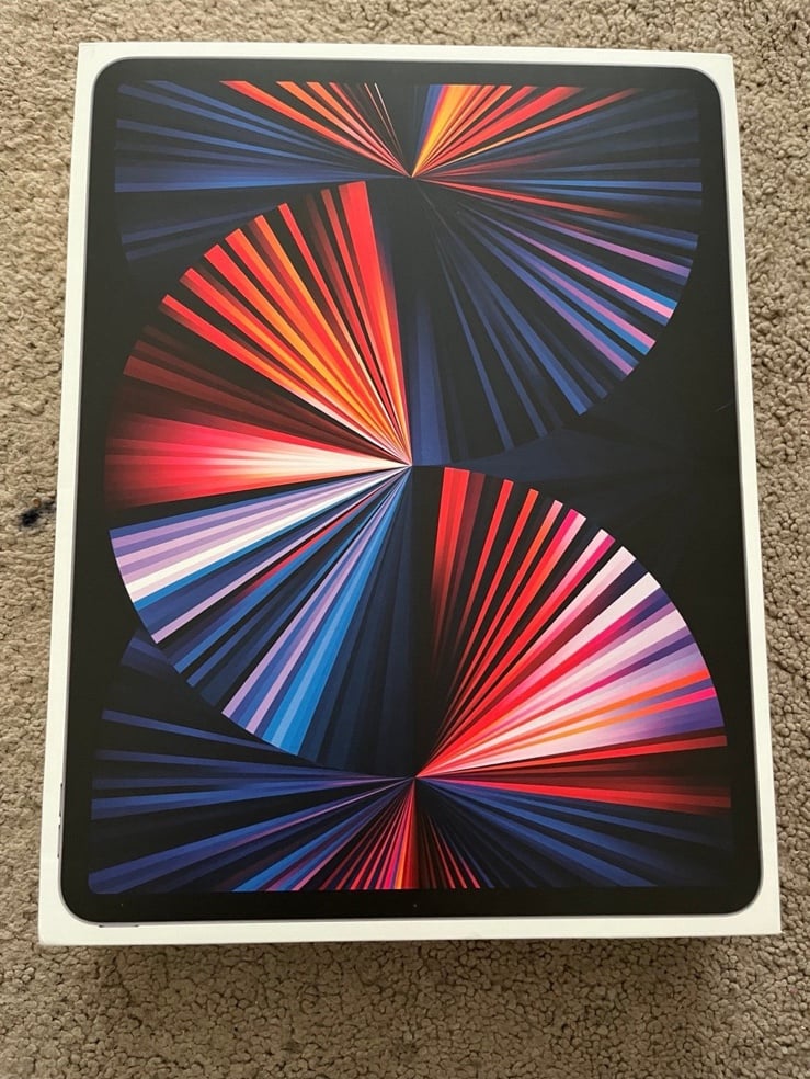 Apple iPad Pro 12.9 inch. 128gb. 2nd Generation Apple Pencil 3U39