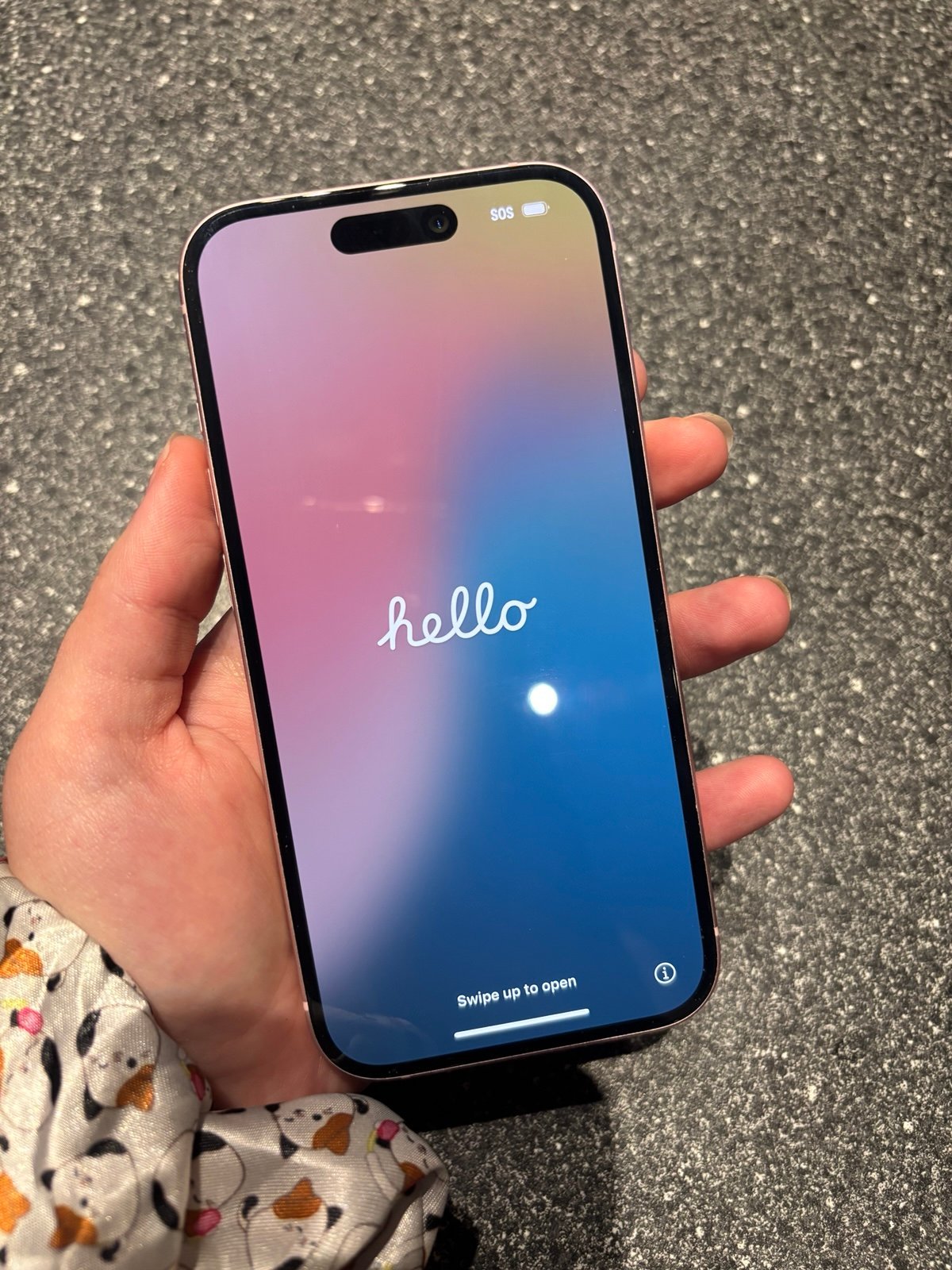 T-Mobile pink iPhone 15 5Y37