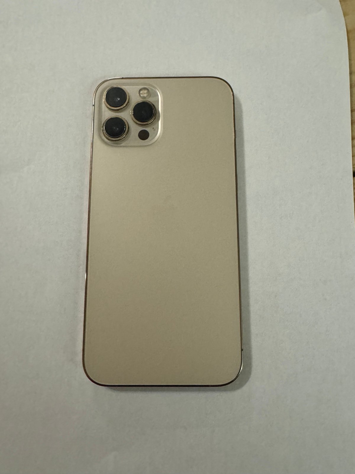 iphone 12 pro max phone unlocked!! Very NICE !! 1H26