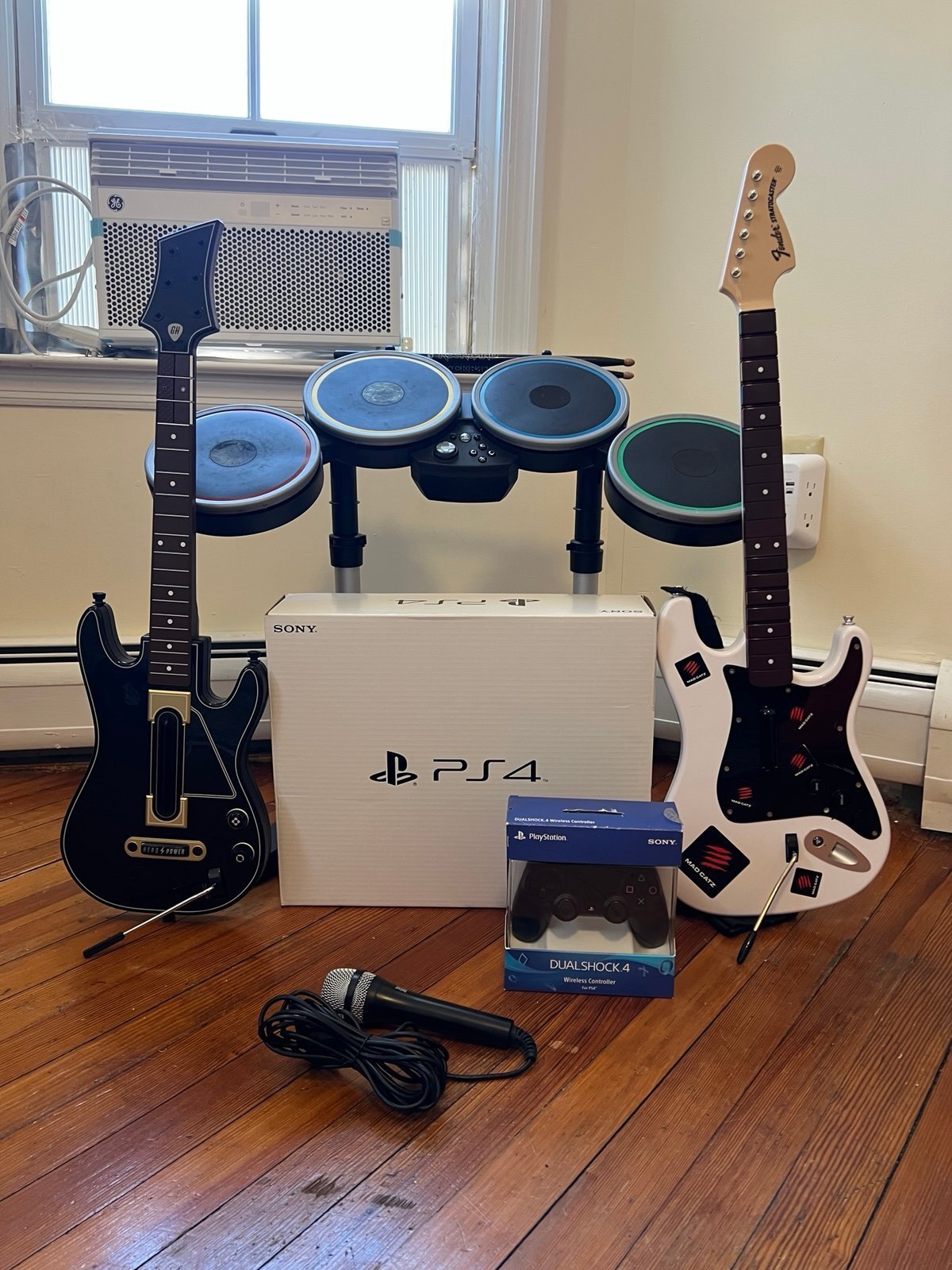 Rock Band 4 PS4 Wireless Bundle fender Guitar Drums Mic Console  PS5 PlayStation 7V37