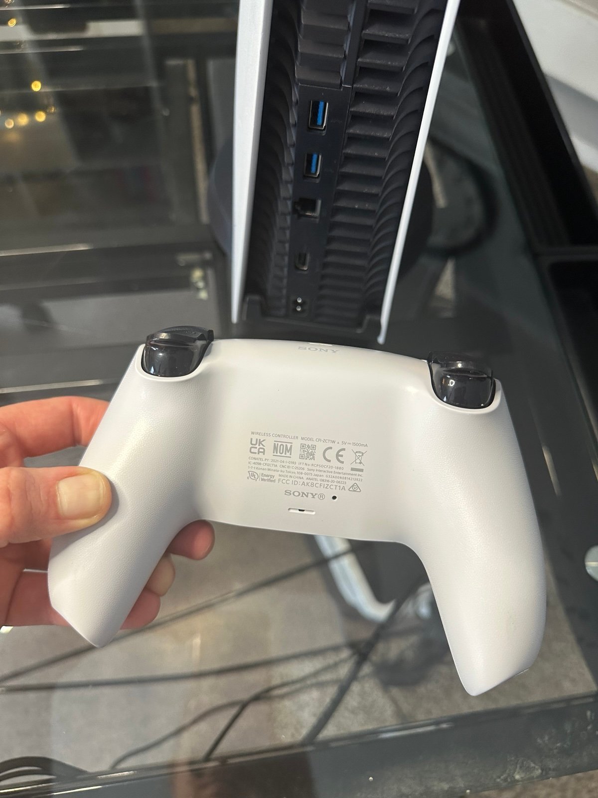 Ps5 Console (PlayStation 5 Console) and controller 7X68