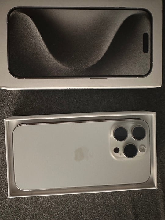 iPhone 15 pro unlocked 3G77