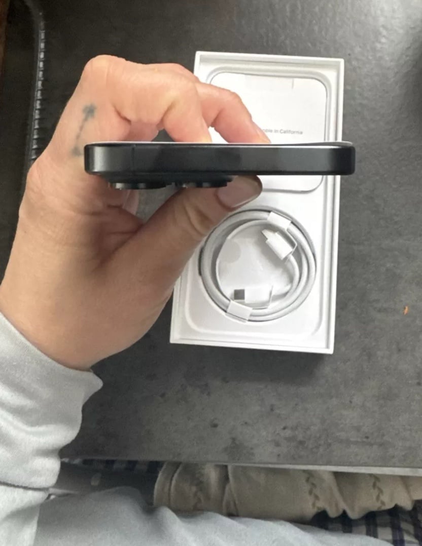 iPhone 15 pro max 1B factory unlocked 7G17