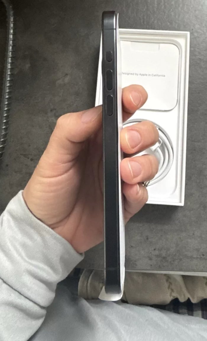 iPhone 15 pro max 1B factory unlocked 7G17