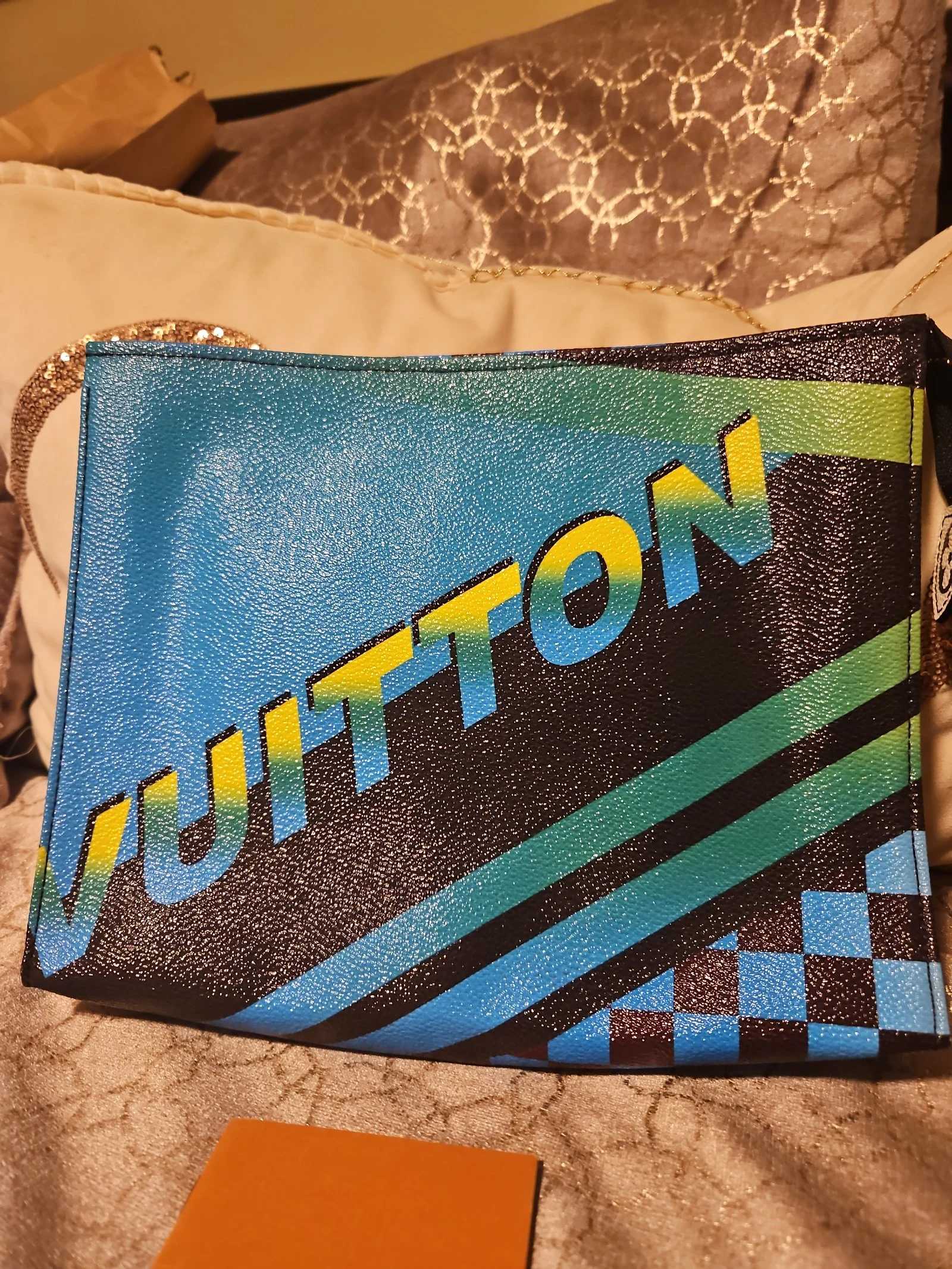 LOUIS VUITTON CLUTCH