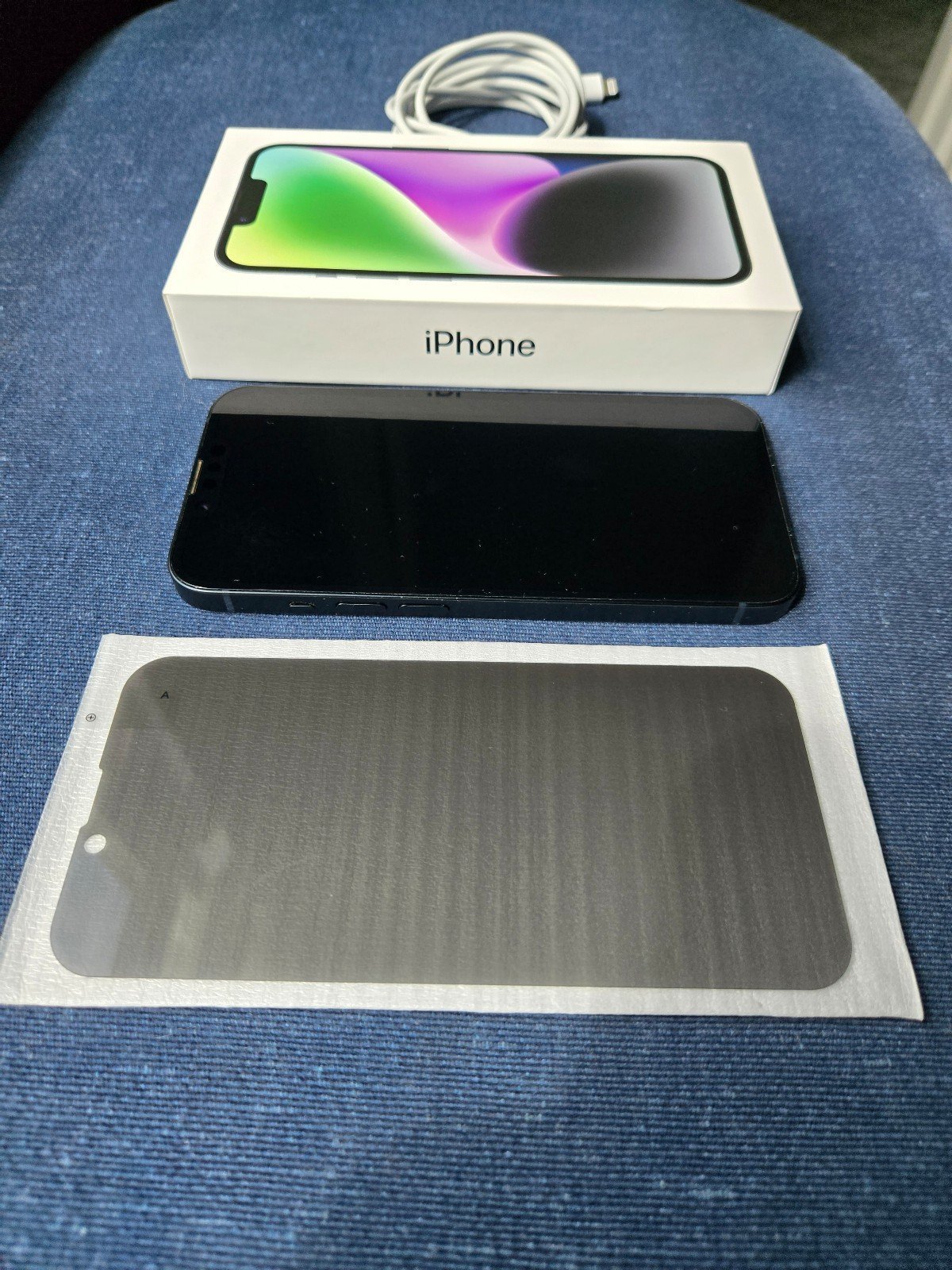 Apple iPhone 14 Unlocked 128GB Midnight Comes With Screen Protector and Charger 2S11