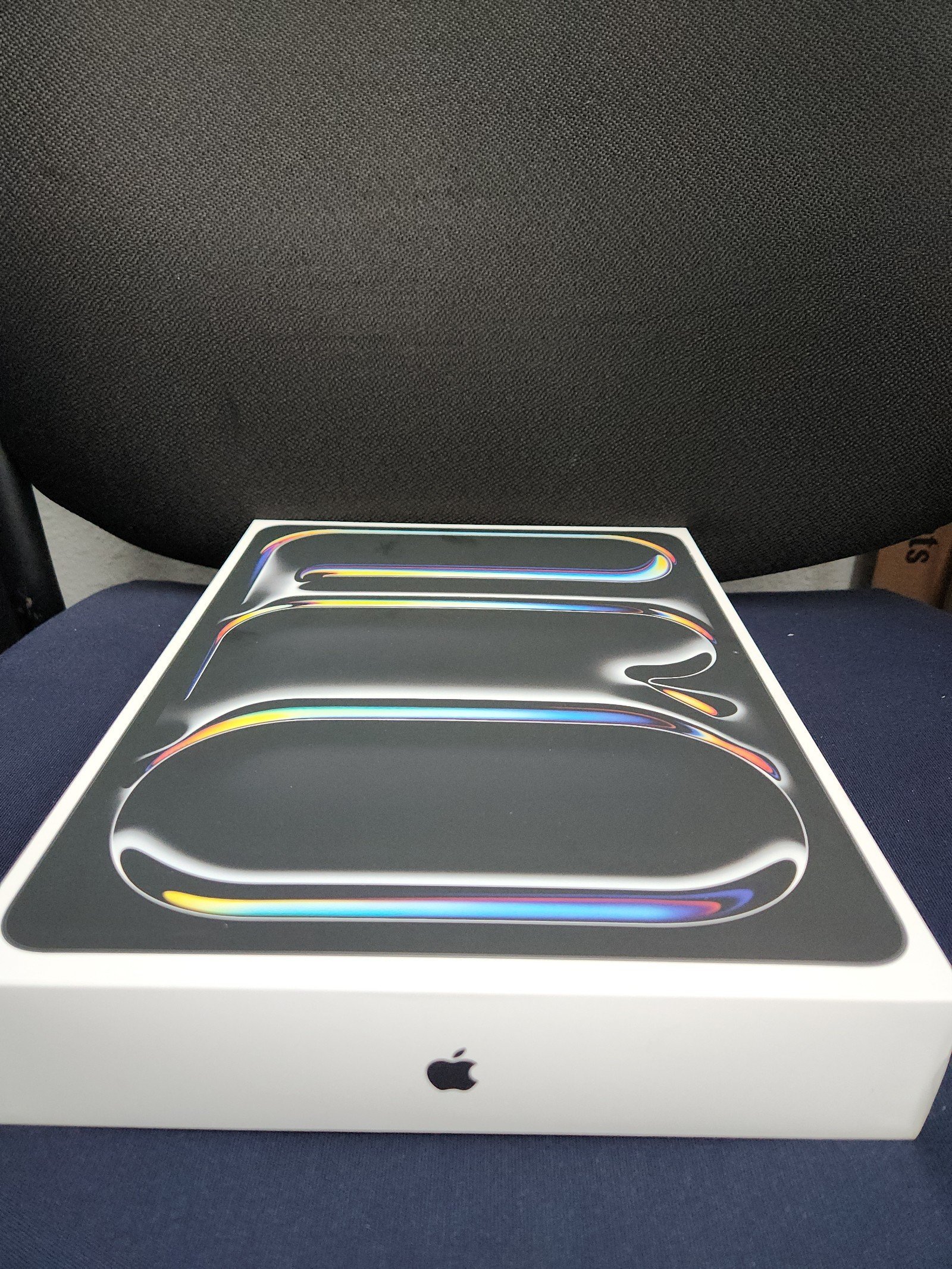 Apple iPad Pro 13-Inch (M4): Ultra Retina XDR display, 256GB, Wi-Fi 6E + 5G Cell