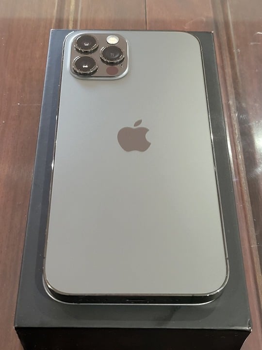 UNLOCKED Apple iPhone 12 Pro 128 GB Graphite - Great Condition 6R16