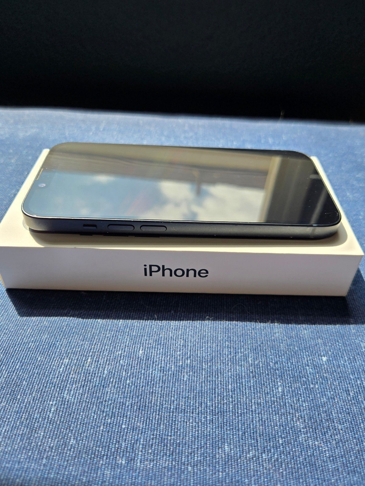 Apple iPhone 14 Unlocked 128GB Midnight Comes With Screen Protector and Charger 2S11