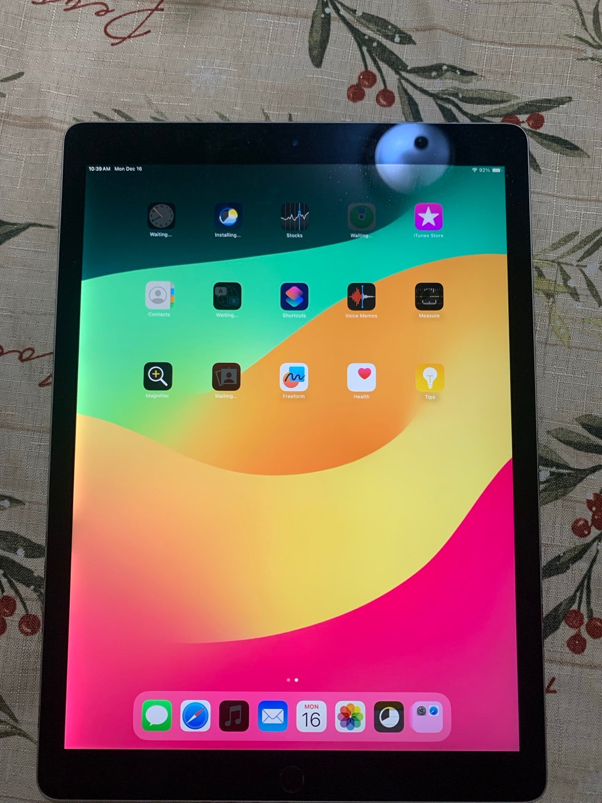 Apple iPad Pro 12.9” 2nd generation 64GB unlocked like new! 3M69