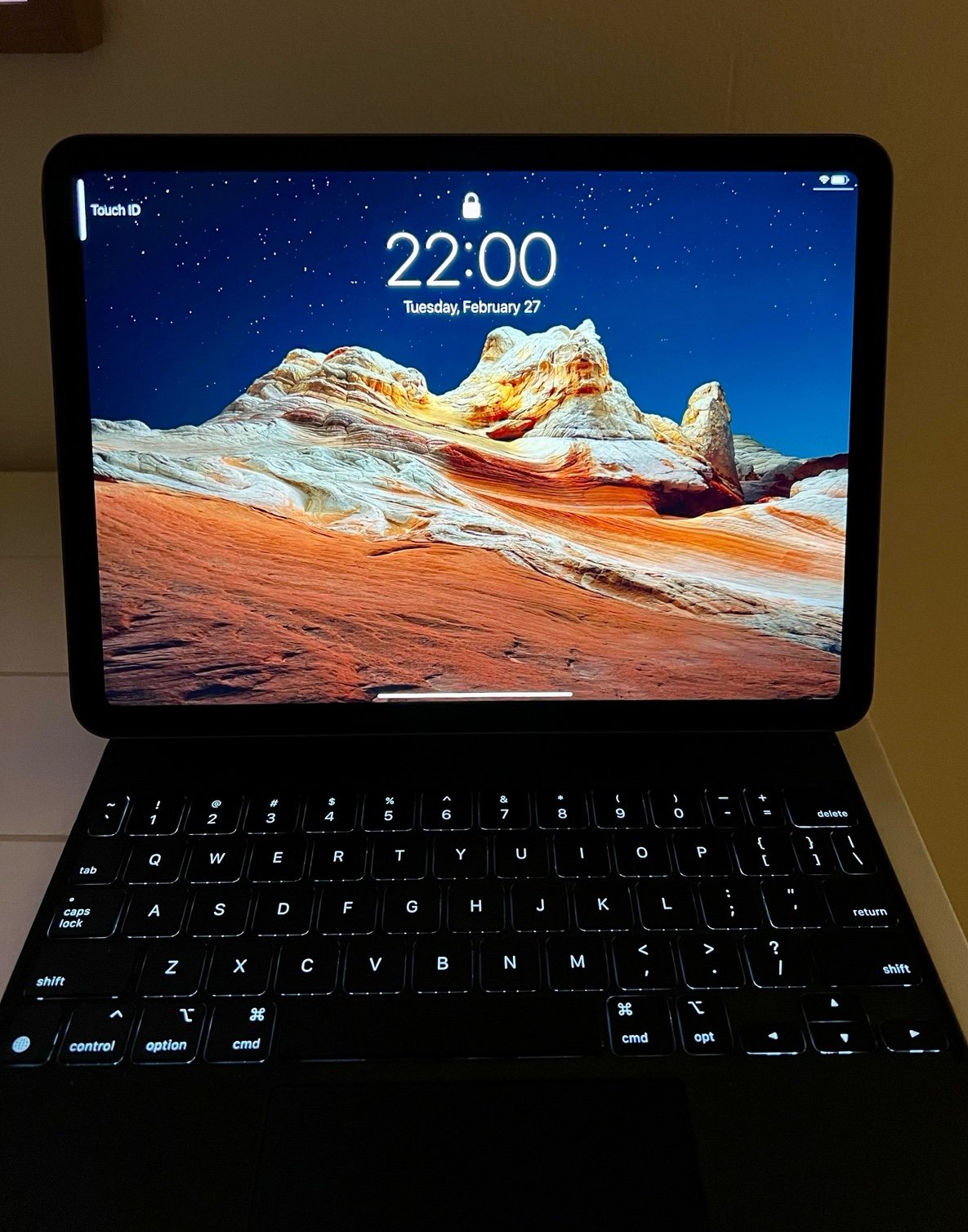 Apple Ipad Air 4th Generation + Magic Keyboard 6F25