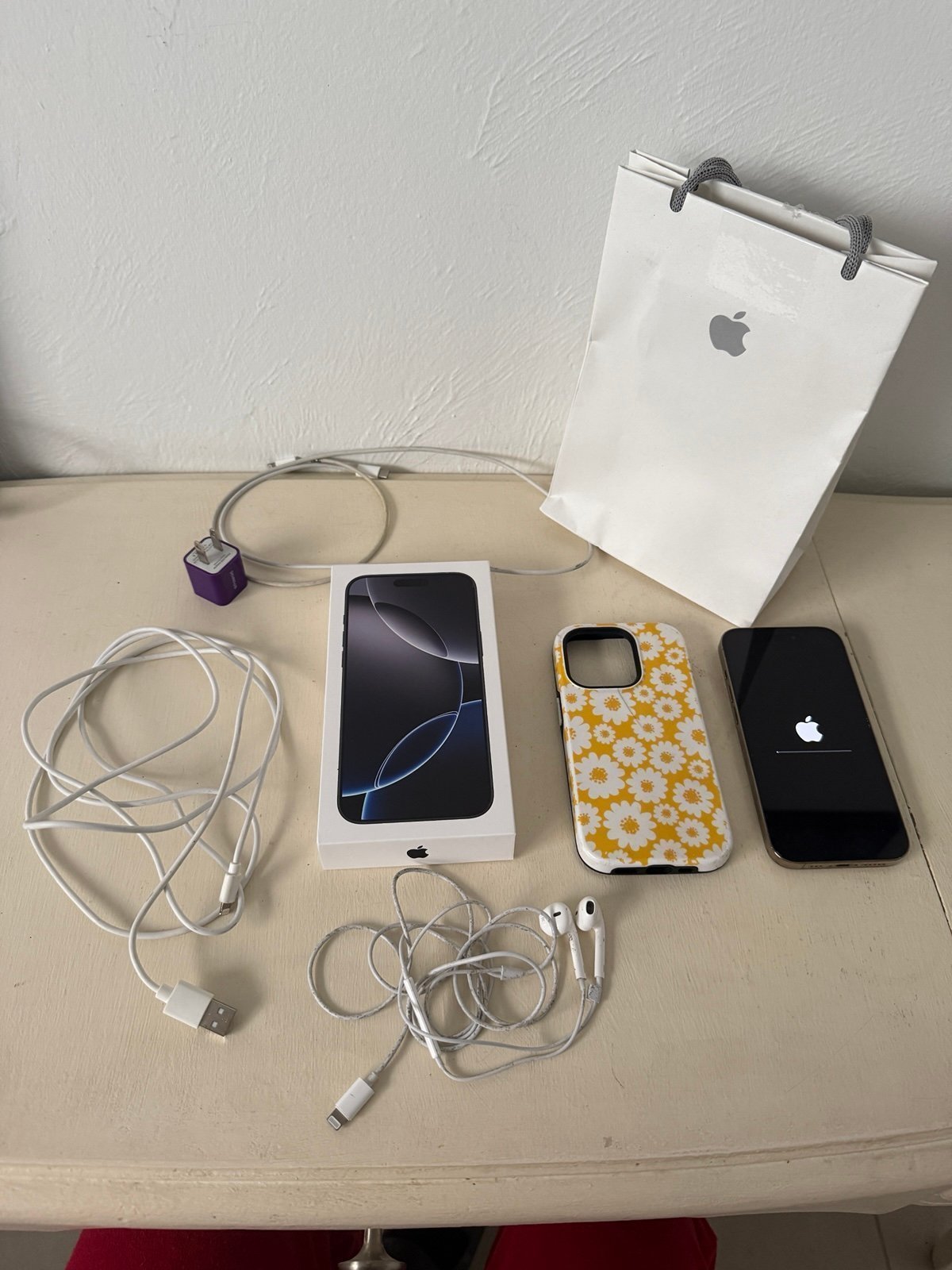 iPhone 14 Pro - 256 GB Unlocked Great Condition - With Accessories 9X37