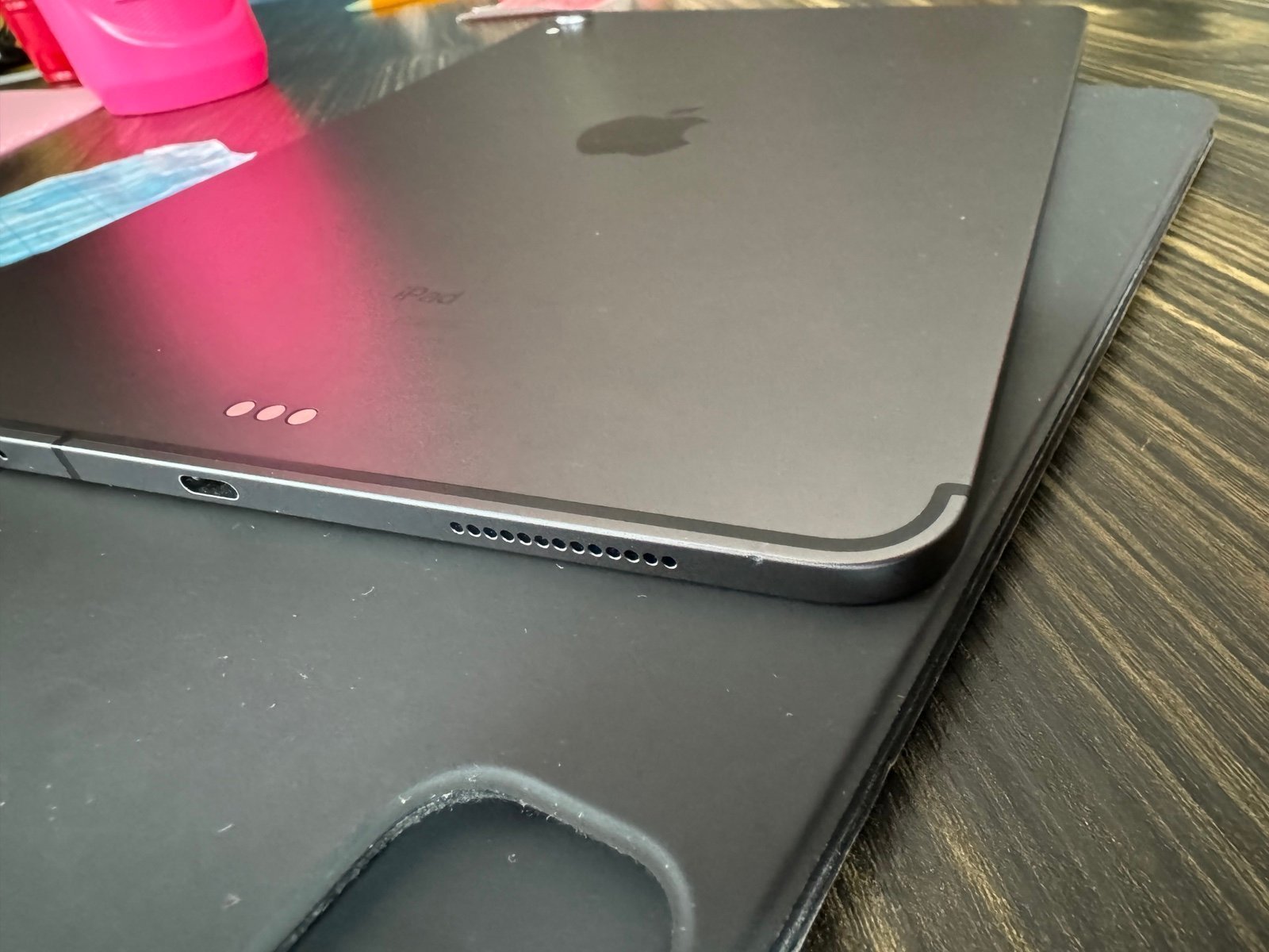 iPad Pro 3rd Generation 11” (2018) 256gb WiFi + Cellular and Magic Trackpad Case 1V52