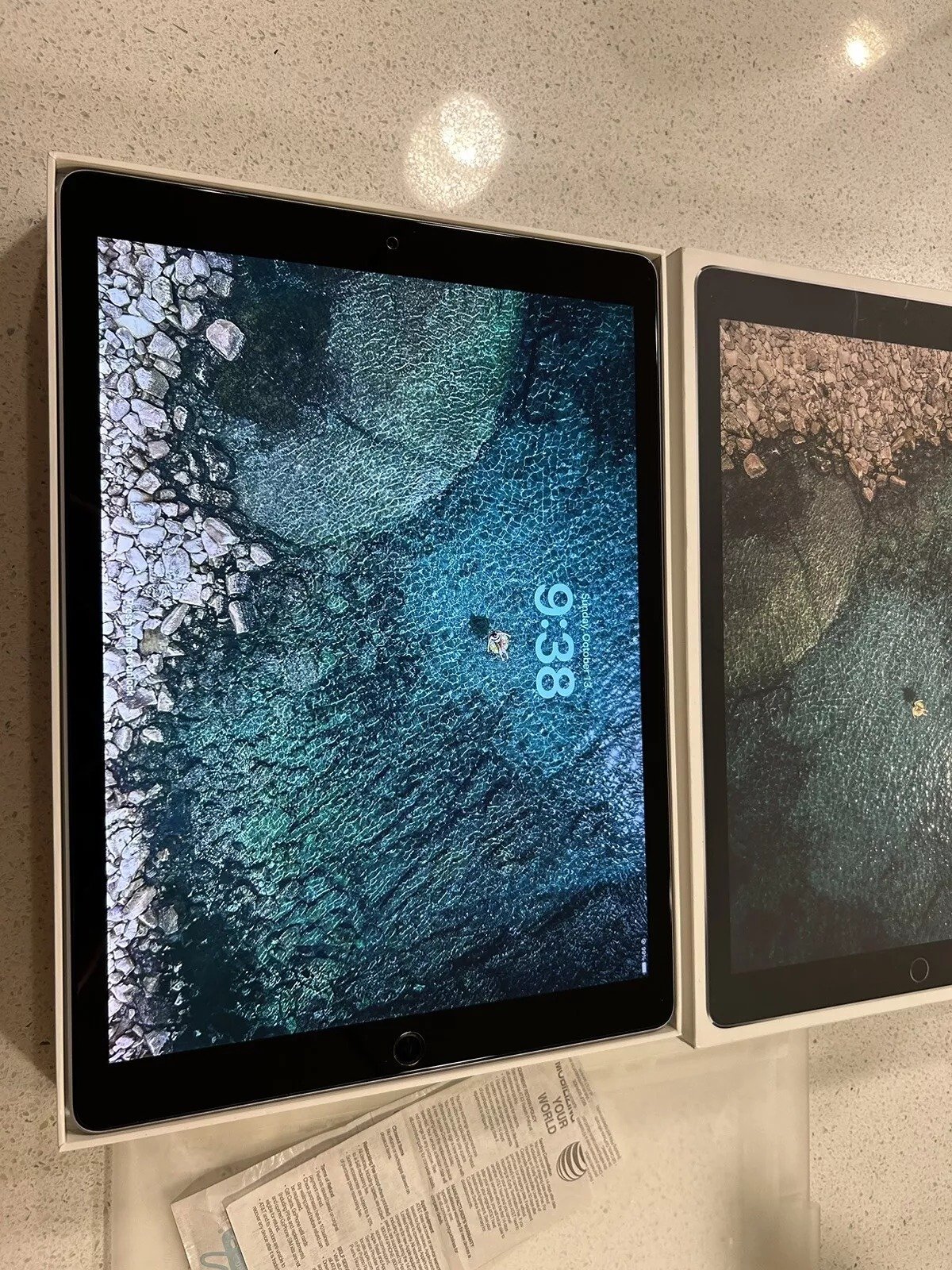 Apple iPad Pro 12.9” Wifi + Cellular 256GB Space Gray Unlocked Apple Keyboard 3G51