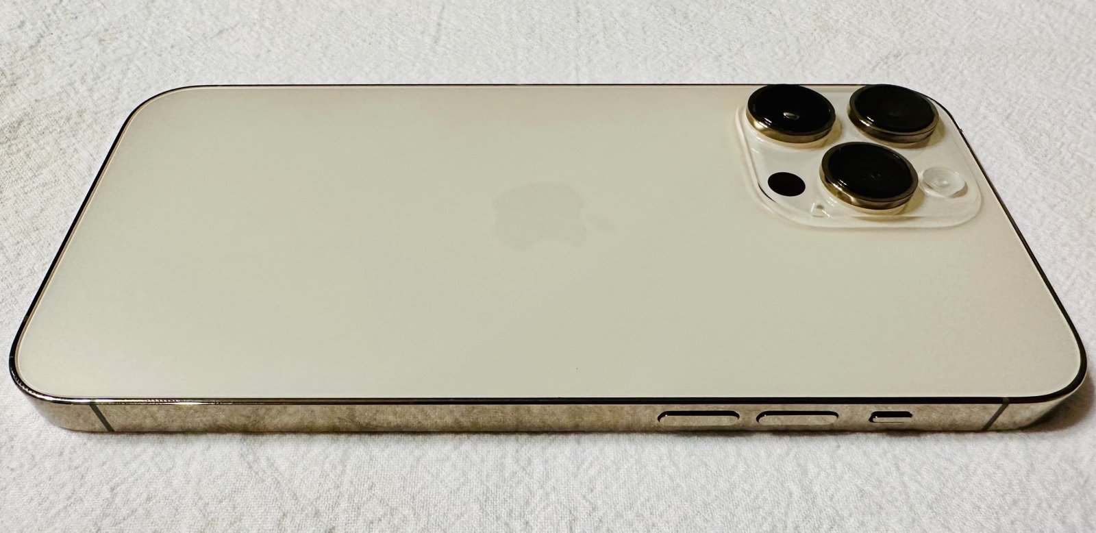 Apple iPhone 14 Pro Max 128GB in Gold (Unlocked) + Accessories 6Q39