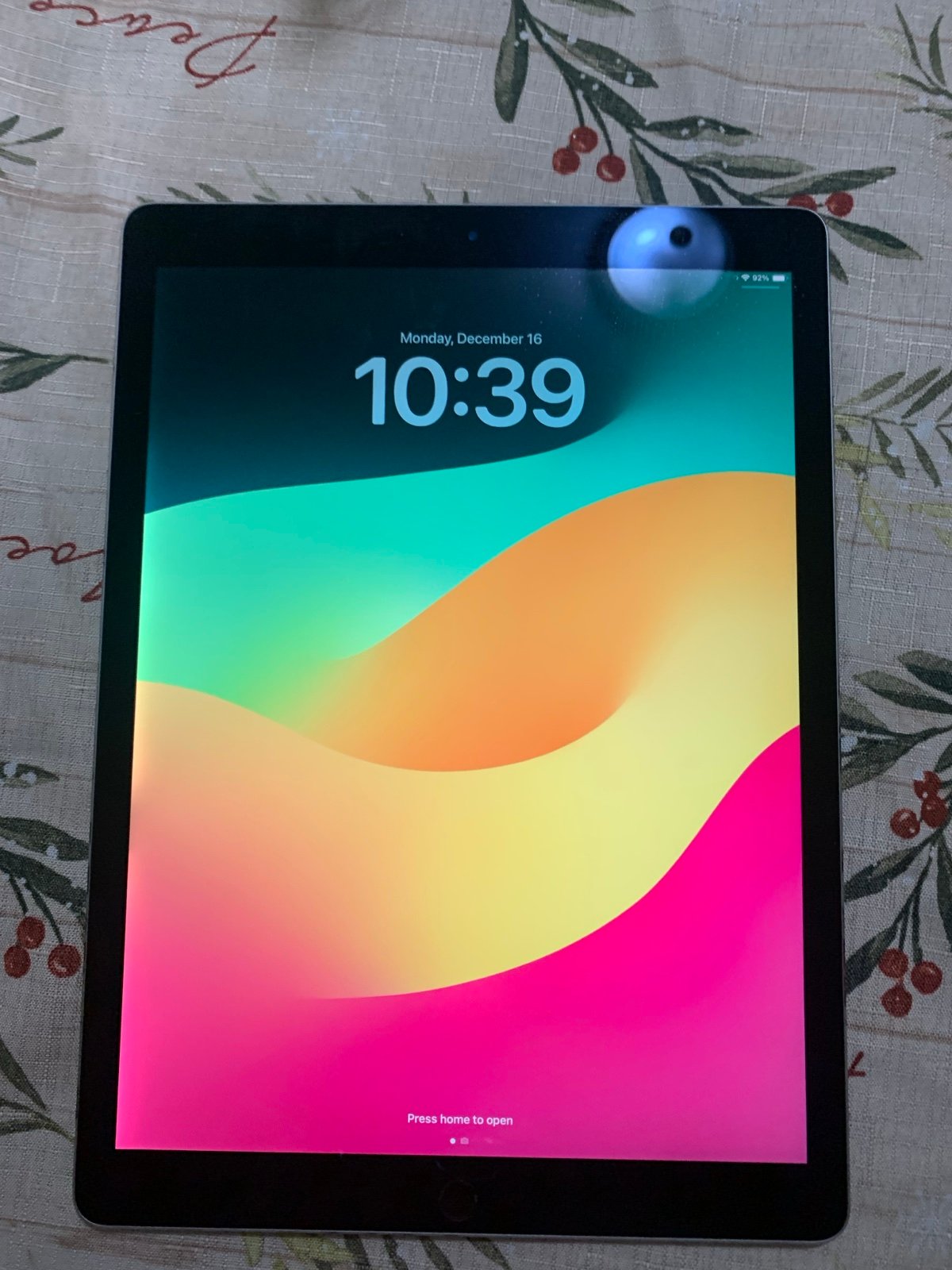 Apple iPad Pro 12.9” 2nd generation 64GB unlocked like new! 3M69