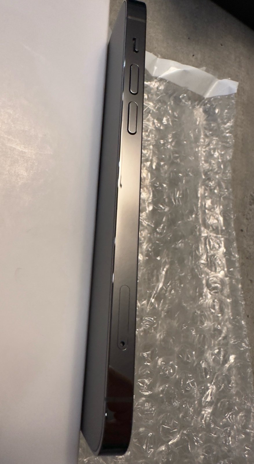 LIKE NEW! Unlocked iPhone 12 Pro 256gb Graphite 9R51