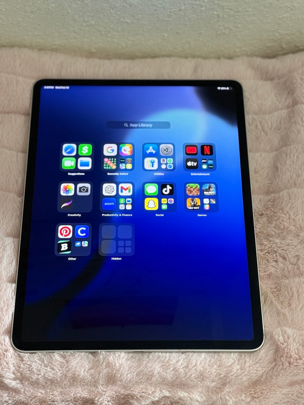 iPad Pro 12.9” (6th Gen) - Great Condition + Keyboard 6M66