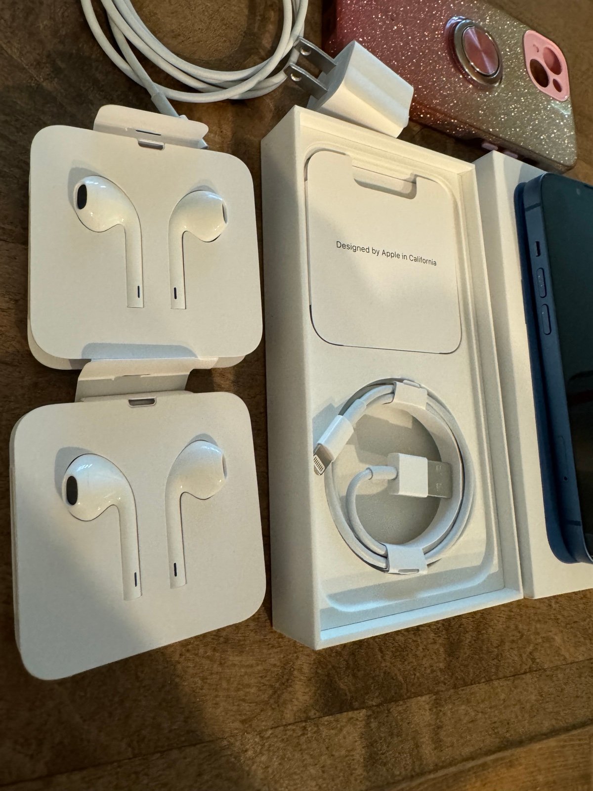 UNLOCKED IPhone 13 128 with extras GB in Blue 8N16