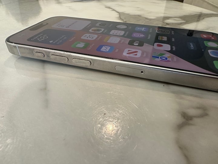 iPhone 15 Pro 256GB unlocked with sim tray 7W66