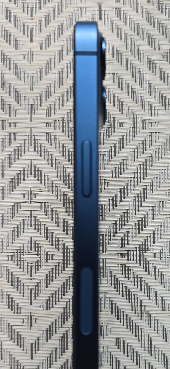 IPhone 13 unlocked 128GB blue 8B63