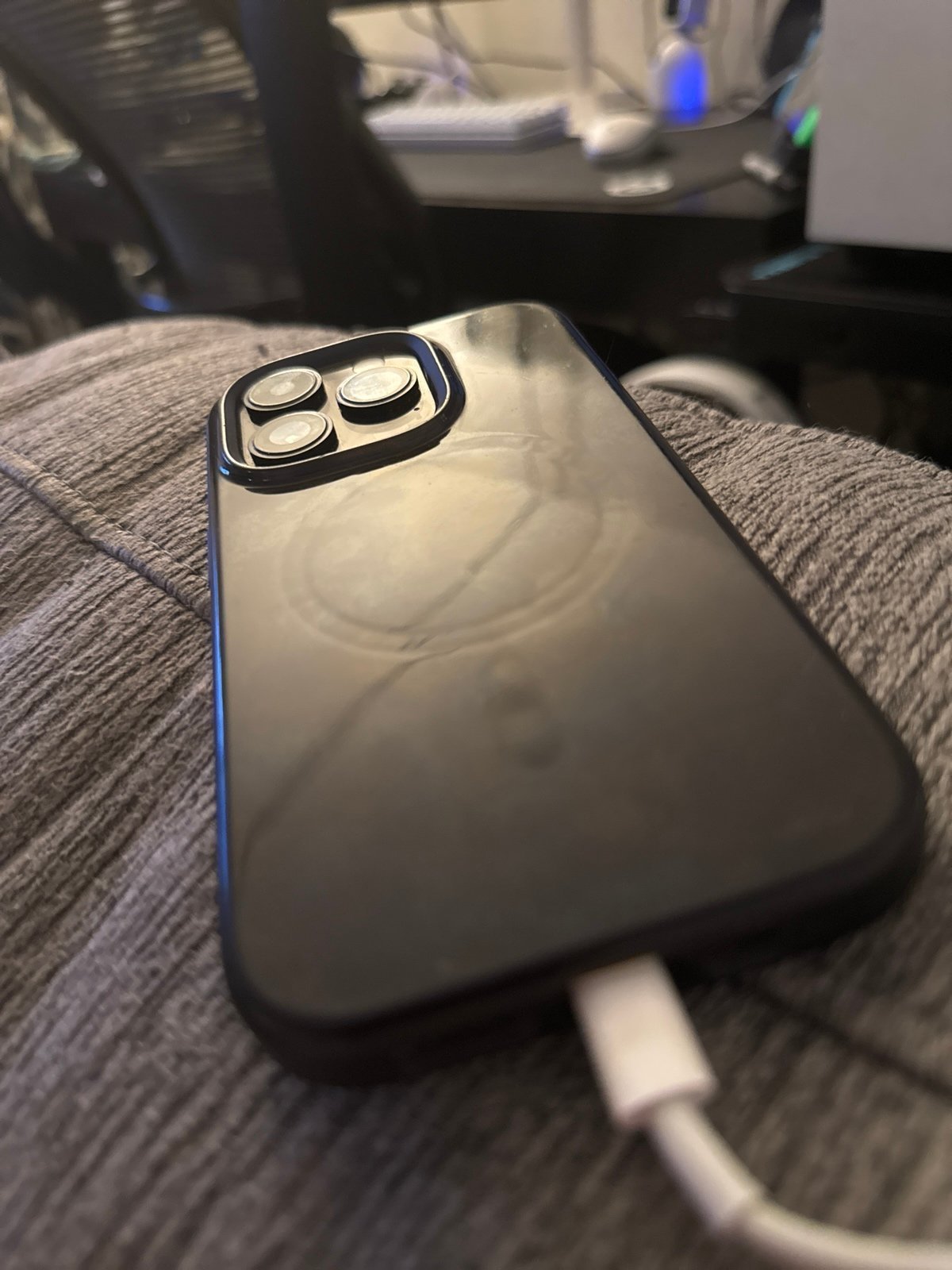 Apple iPhone 14 Pro 8E17