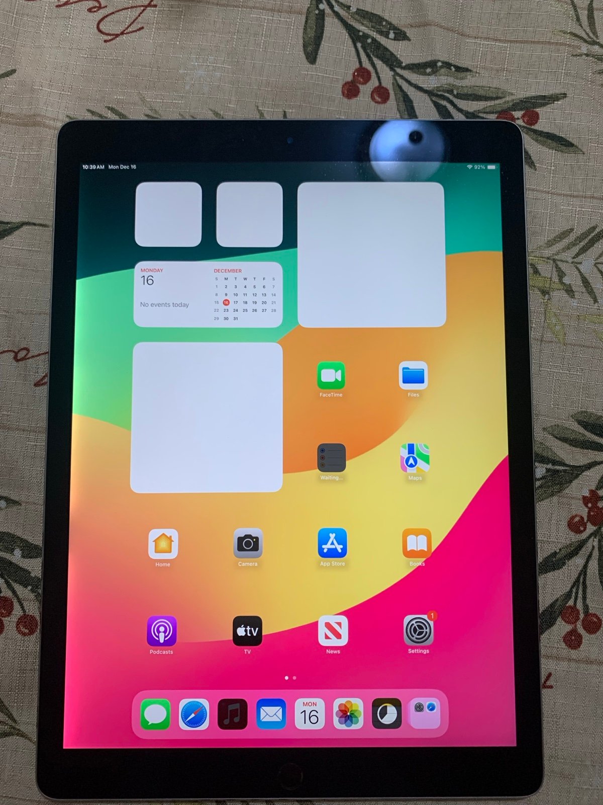 Apple iPad Pro 12.9” 2nd generation 64GB unlocked like new! 3M69