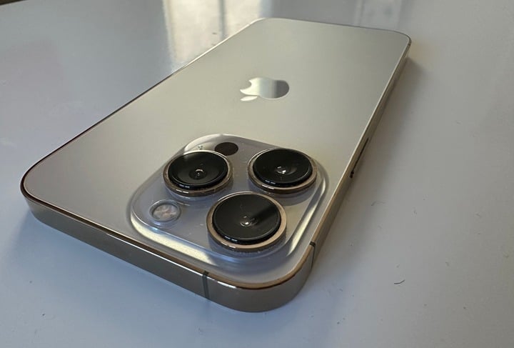 iPhone 13 Pro Gold 256GB Unlocked 5V58