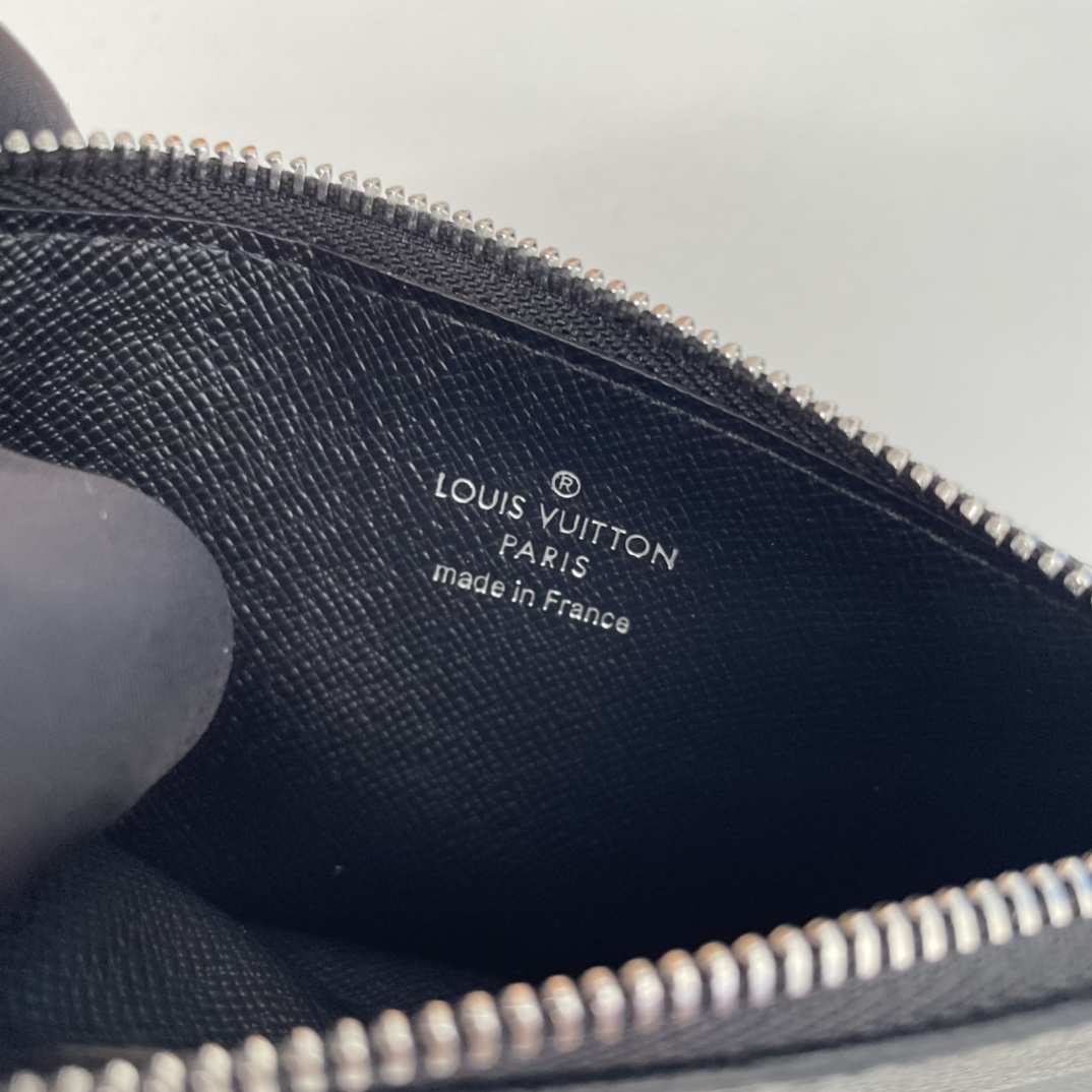 Louis Vuitton M64038 Card Holder Size 14*8cm