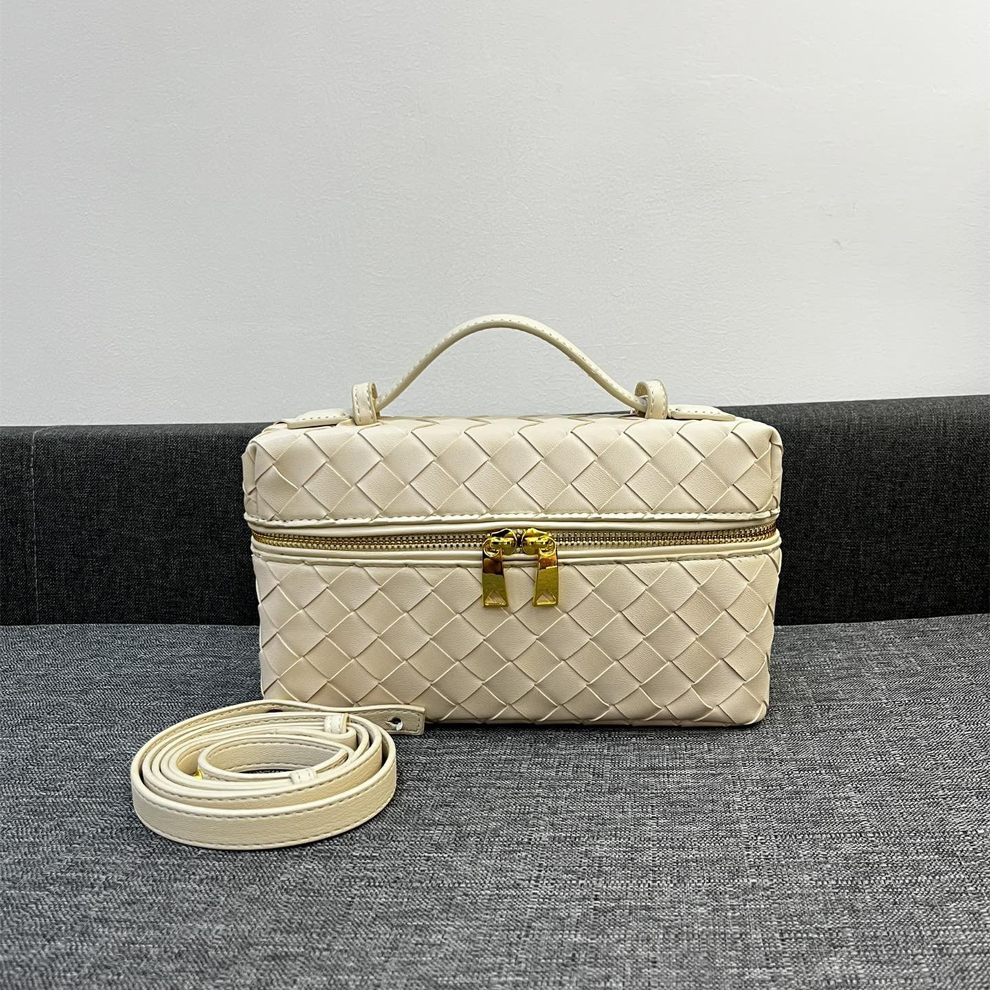 Bottega Veneta Vanity Case Shoulder Bags 24*13*6cm