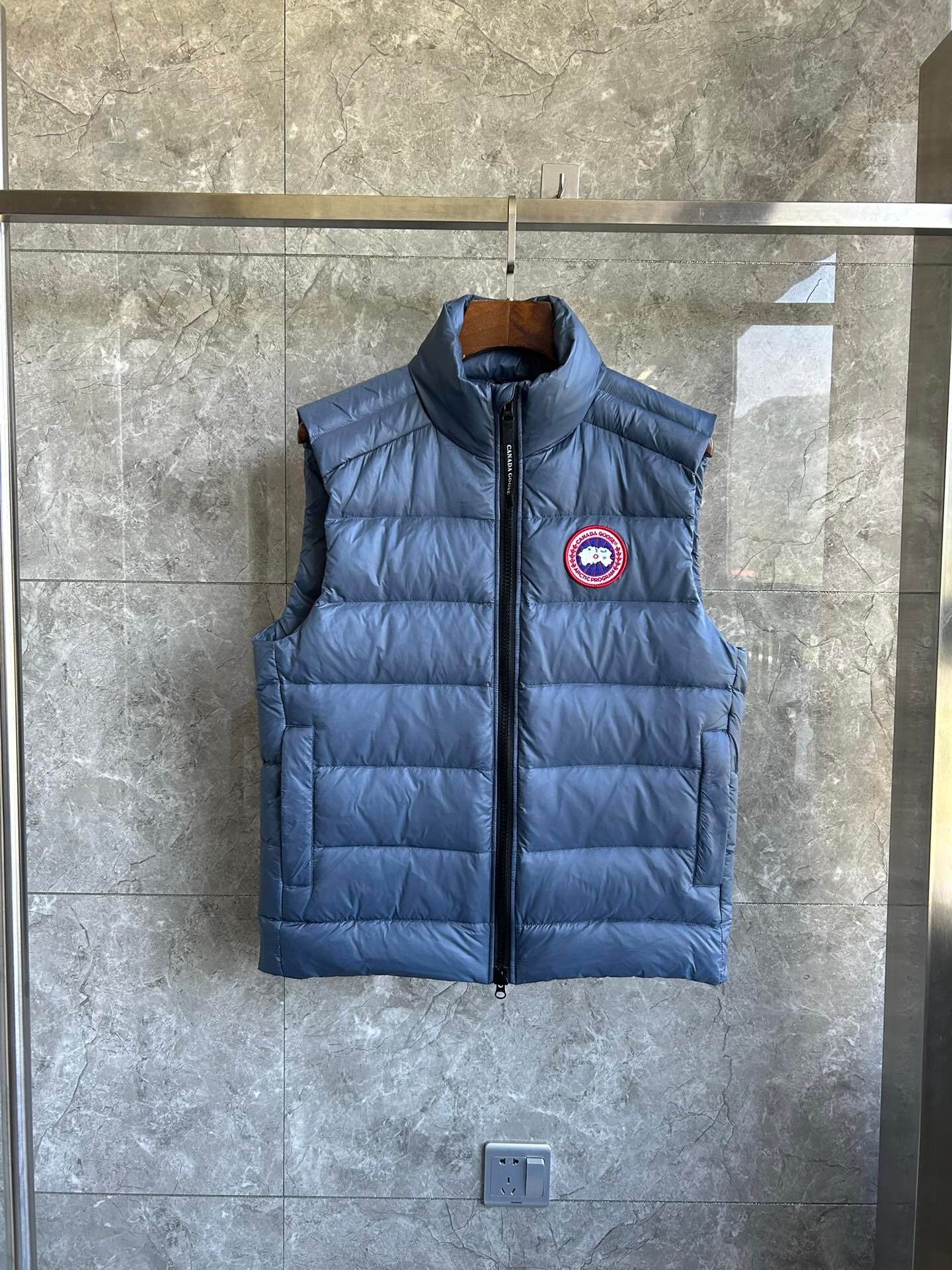 Canada Goose E2229 Crofton Vest-WD Men Winter Vest Size S-XXL